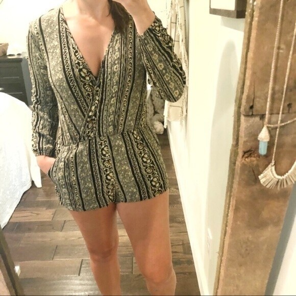 Honey Punch Small Floral boho romper - Picture 3 of 6